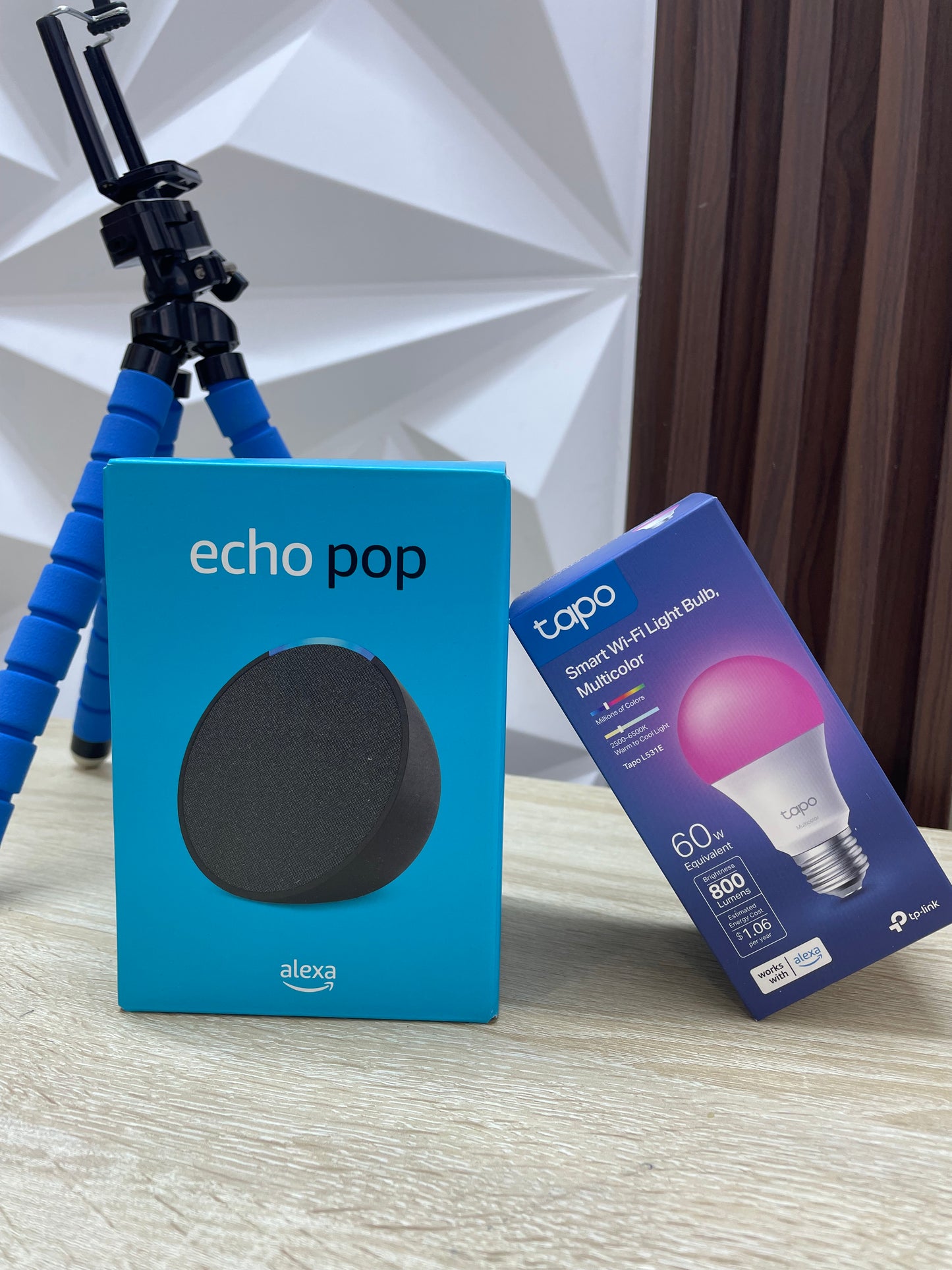 Combo Alexa Echo Pop + Foco LED