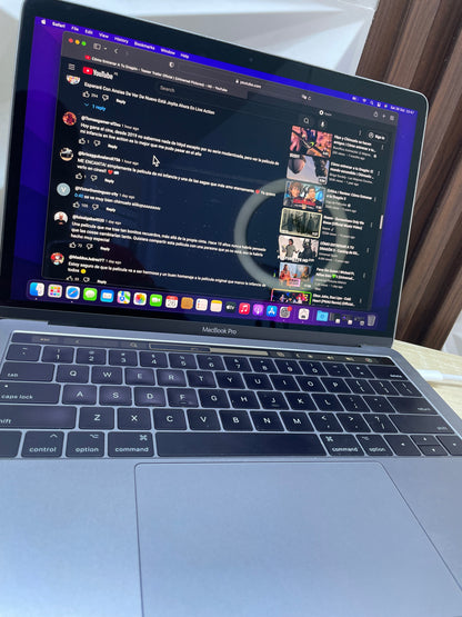 Macbook Pro 13" 8GB RAM 512GB Disco Duro - Seminuevo