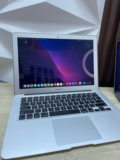 MacBook Air 13" 8GB RAM 128GB Disco Duro - Seminuevo