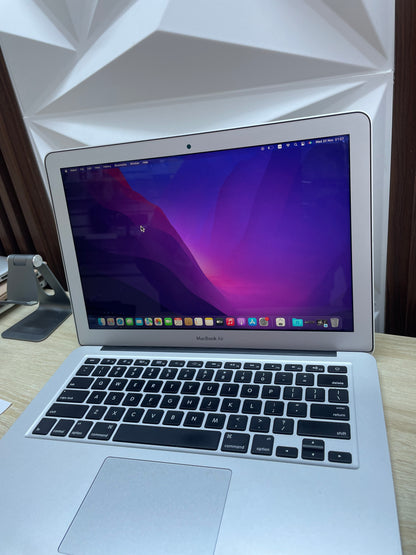 MacBook Air 13" 8GB RAM 128GB Disco Duro - Seminuevo